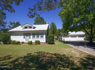 110 E Philadelphia Ave, Aberdeen, NC 28373