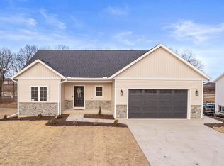 425 Gunderson Dr, Portage, WI 53901