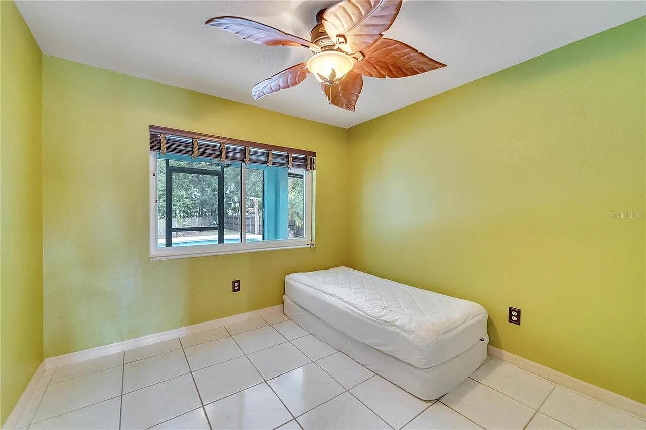 1 bed, 1296 sqft, $695 — Photo 3