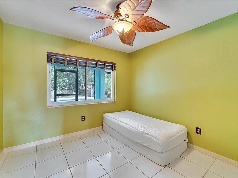 1523 Kestrel Way — Photo 3