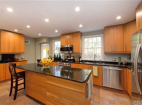 5th image of 102 Bayfield Blvd