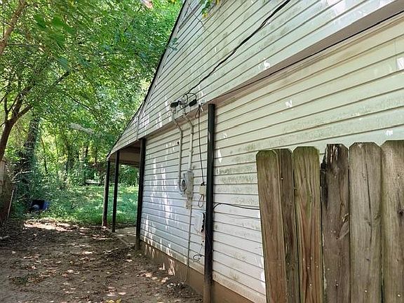 3rd image of 2233 Aberdeen Ave