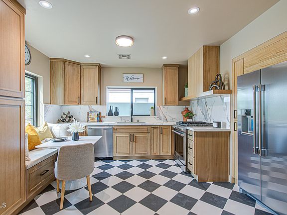 4th image of 2209 N 12TH Avenue