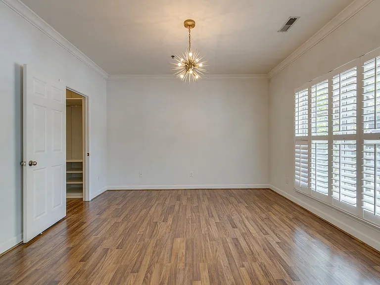 2304 Elliott Ave #102 — Photo 16