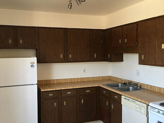 5th image of 7501 Pennsylvania Ln NE