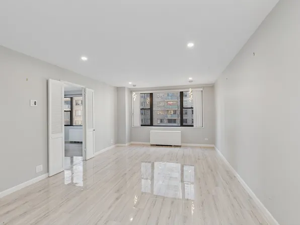 305 East 40th Street image 12 of 23