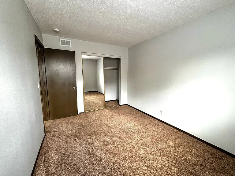 Breckenridge Davenport Apartments — Photo 44