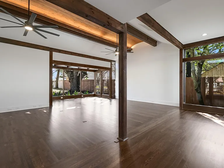 2704 Oakhurst Ave — Photo 6