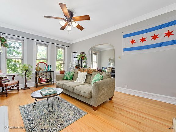 4th image of 4329 N Richmond St #3