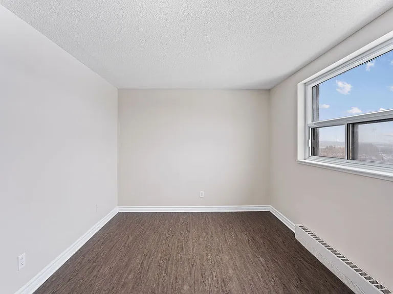 2470 Southvale Cres — Photo 62