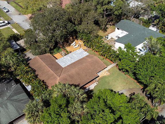 2nd image of 2121 SW 29th Avenue