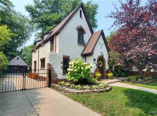 165 Lamarck Dr, Amherst, NY 14226