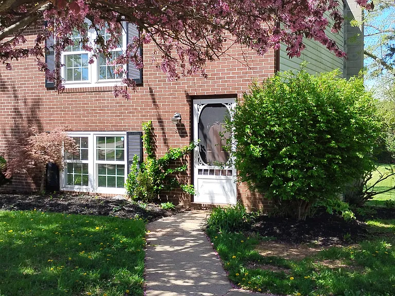 818 Johahn Dr — Photo 1