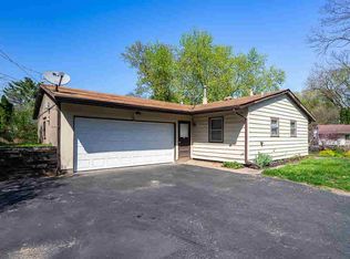 816 25th St, Bettendorf, IA 52722