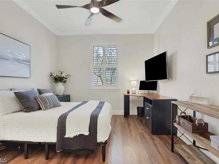 3425 Hampton Blvd — Photo 13