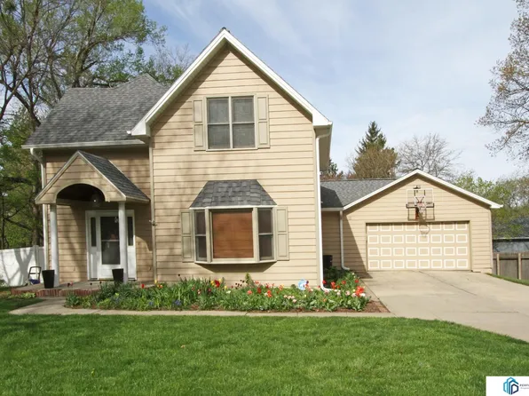 3827 S 40th St, Lincoln, NE 68506