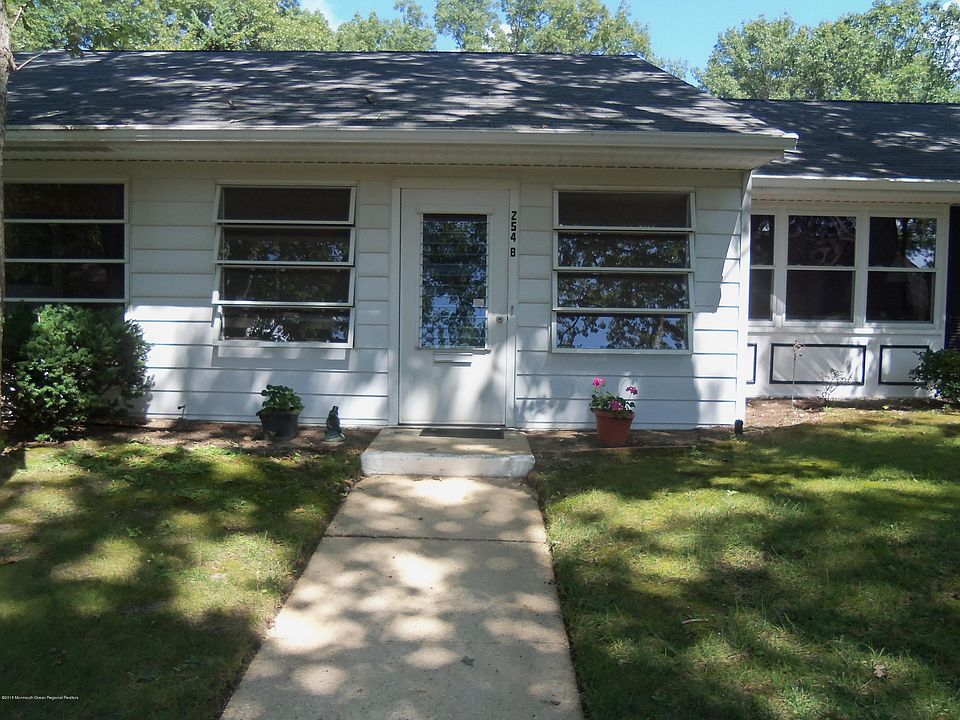 1st image of 254B Jefferson Ct #100B