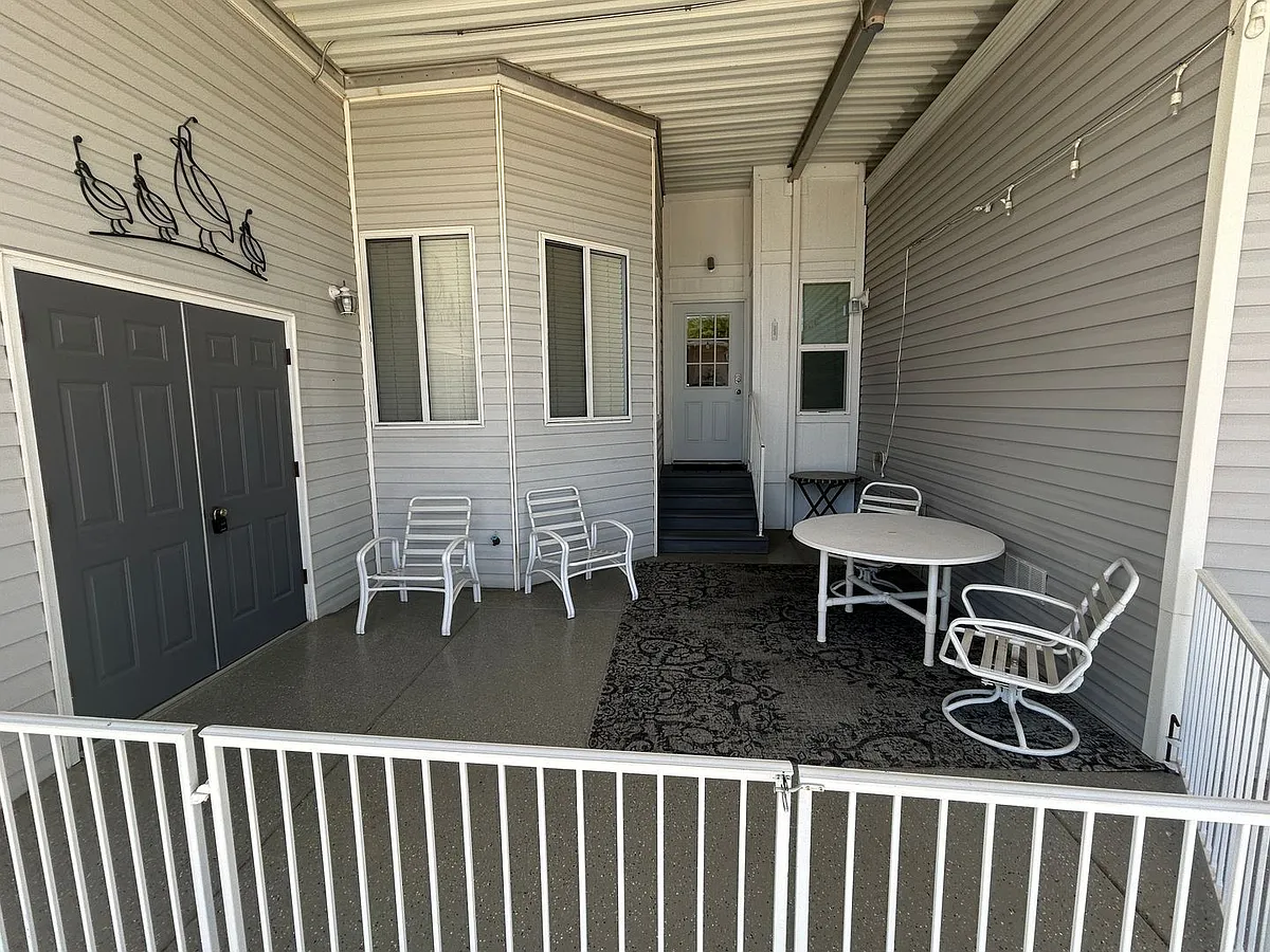 Building Photo - 17200 W Bell Rd #1185