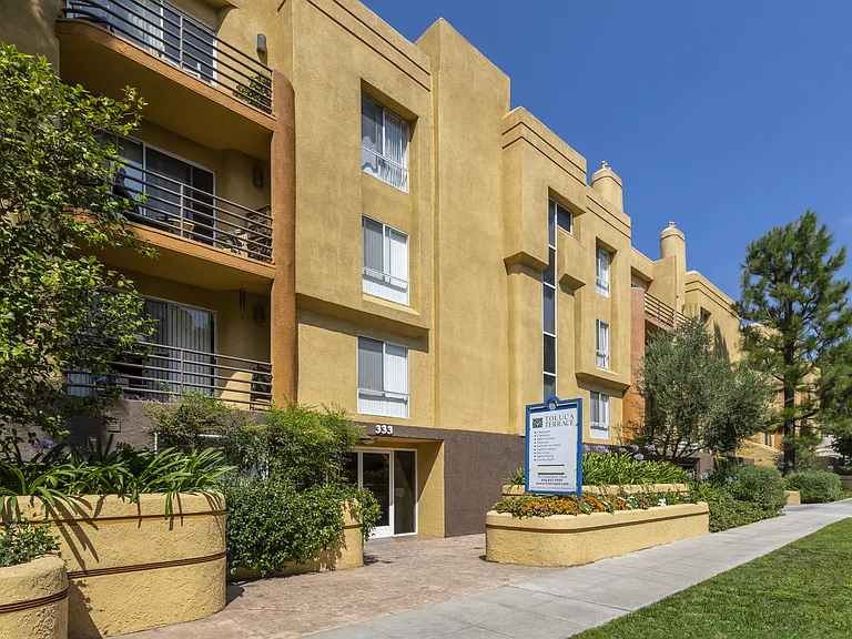 Apartments in Burbank, CA - Exterior Community Entrance Sign