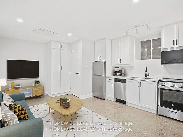 2563 Dundas St W #5 — Photo 2