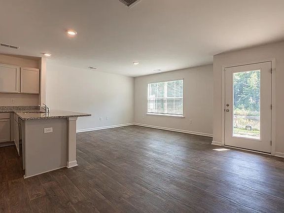 4th image of 224 Wall St