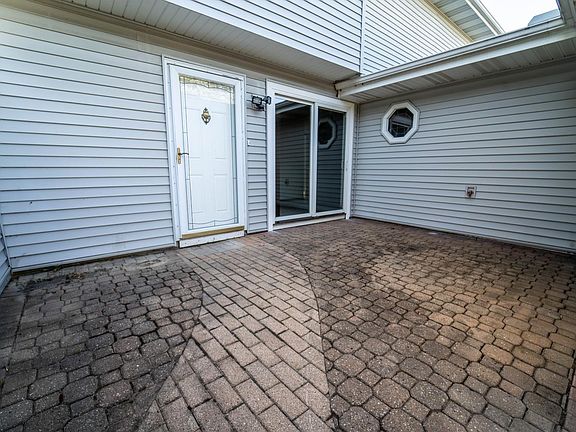 2nd image of 2558 Oakwood Dr
