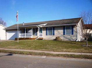 6205 Appomattox Rd, Davenport, IA 52806
