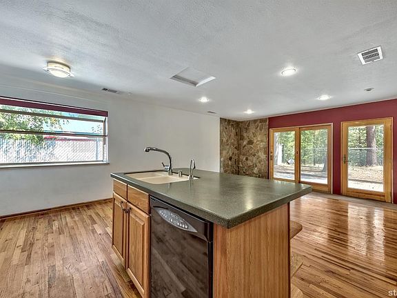5th image of 1739 Arrowhead Ave