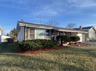 3223 Newcastle Rd, Waukegan, IL 60087