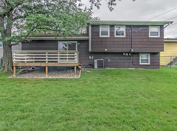 3rd image of 16437 Woodlawn West Ave