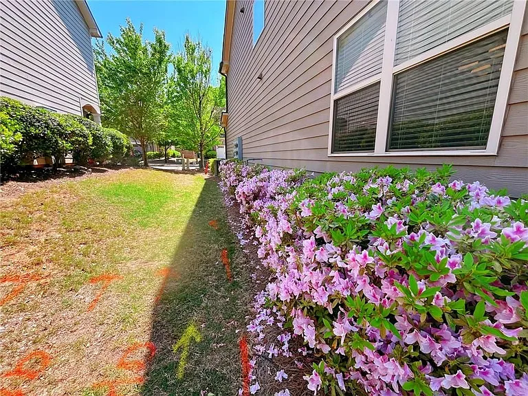 330 Holdings Dr — Photo 30