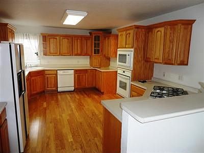 4th image of 839 Fox Run Dr