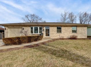 106 Patricia Pkwy, Streamwood, IL 60107