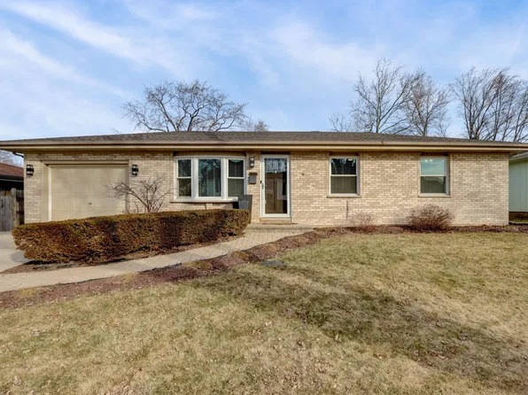 106 Patricia Pkwy, Streamwood, IL 60107