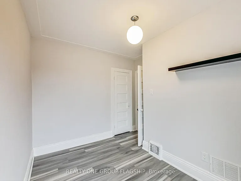 16 Huntley St — Photo 25