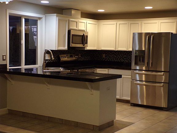 5th image of 4815 Flores Ln