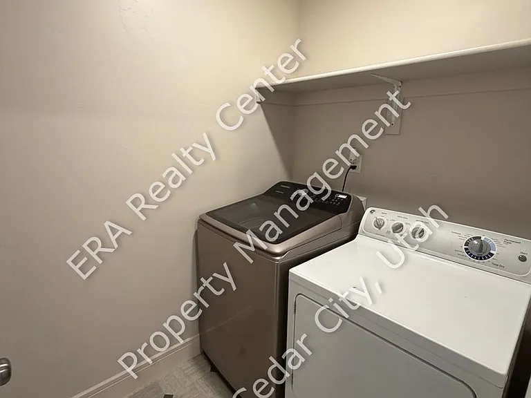 2854 W Meadow St — Photo 17