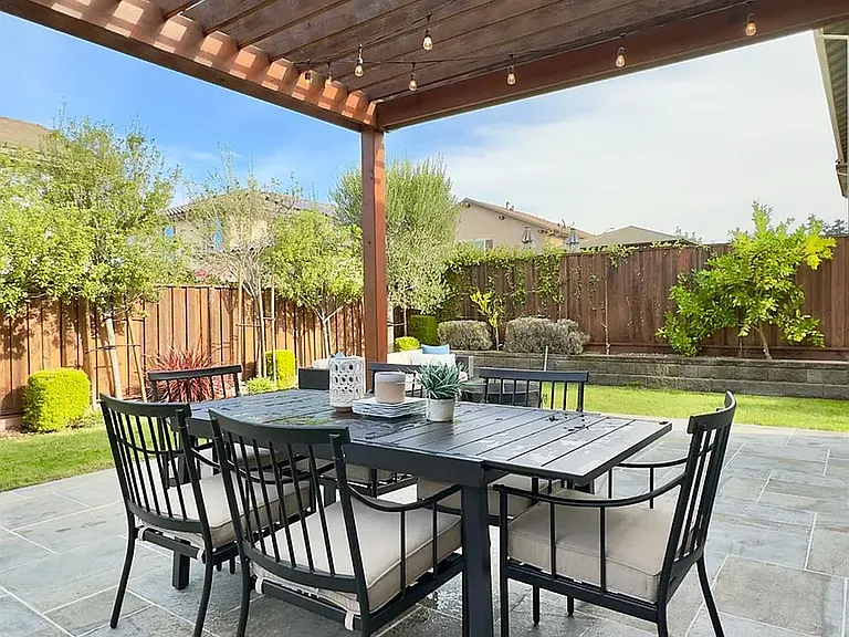 874 Erin Way — Photo 20