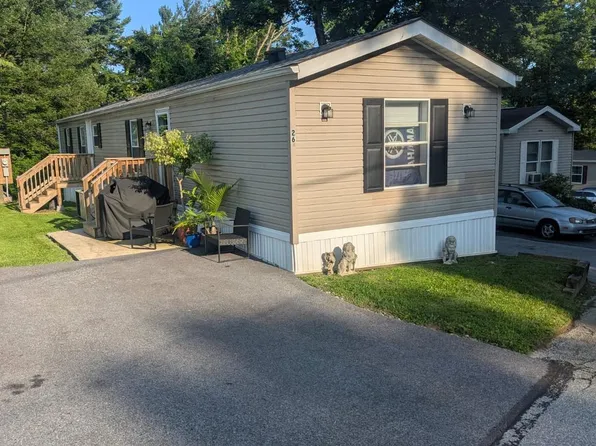 26 Maplewood Dr, Coatesville, PA 19320