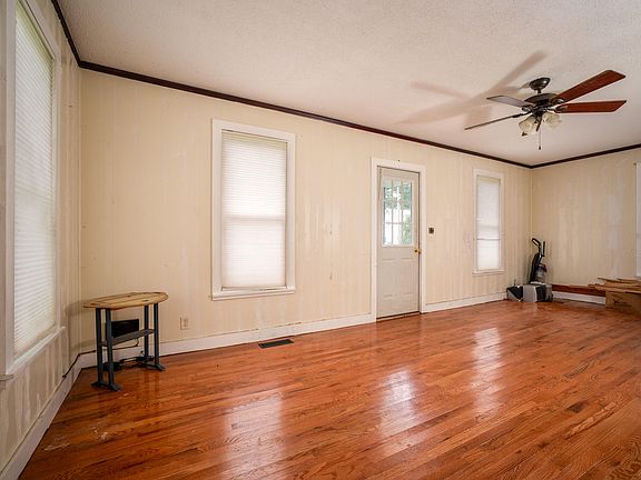 4th image of 310 S Burgess St