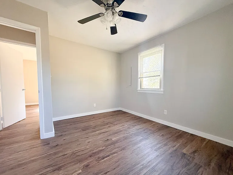 325 Petite Dr — Photo 21