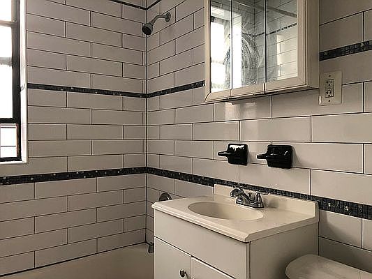 3rd image of 182 Nagle Ave APT 4A