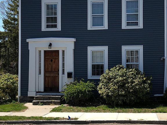 Front entrance of 1st floor apartment