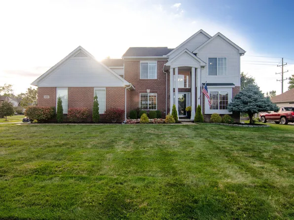 25801 Cobblers Ln, South Lyon, MI 48178