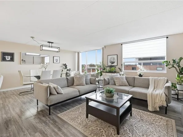 99 Donn Ave #704, Hamilton, ON L8G 5B2