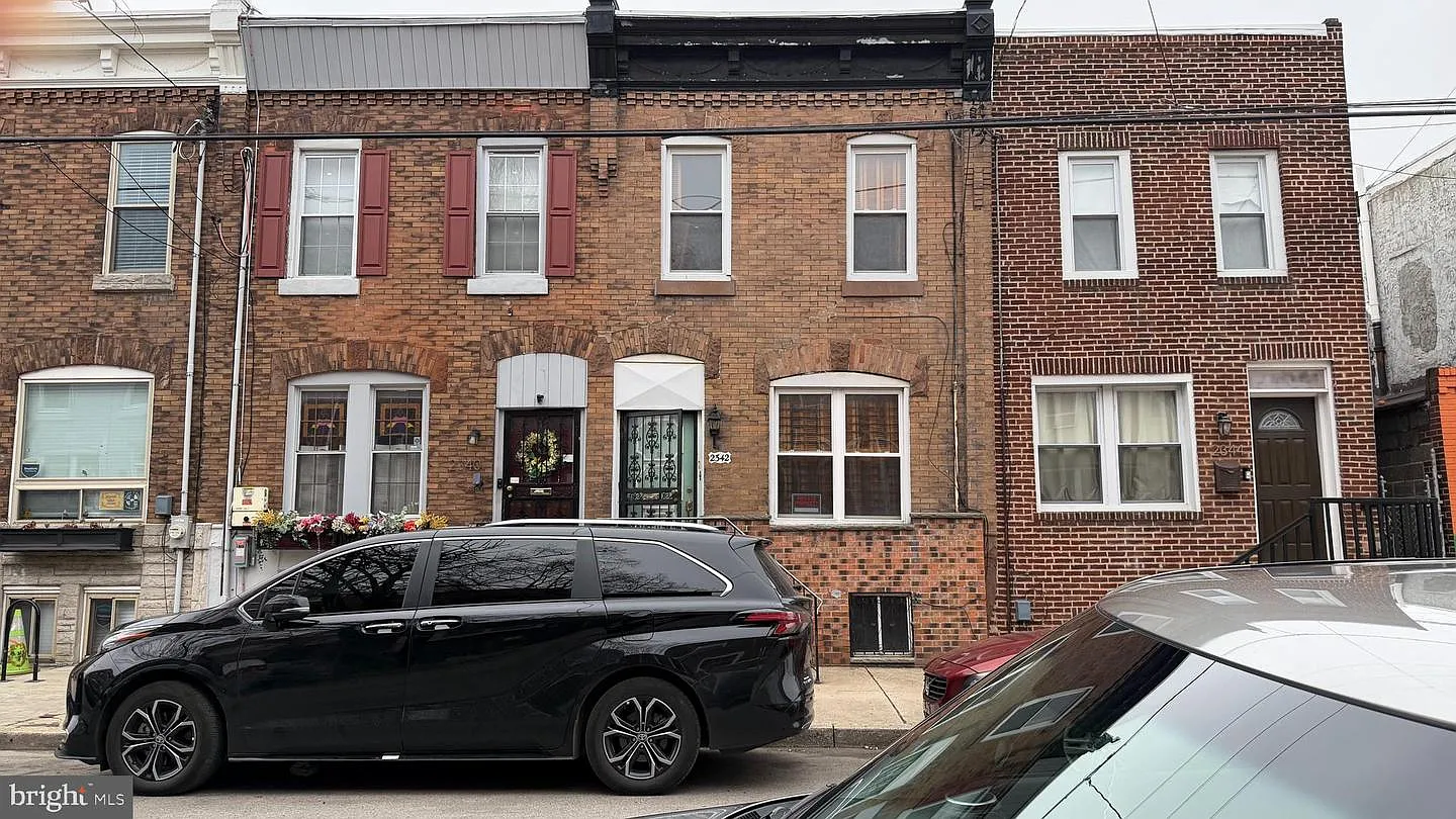 2342 Dickinson St photo 1
