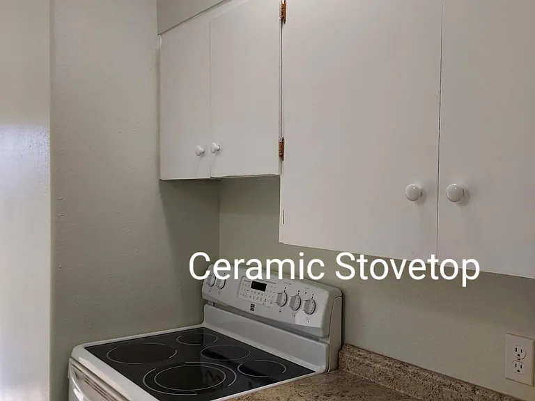 1915 Hoxie Ave #A — Photo 12