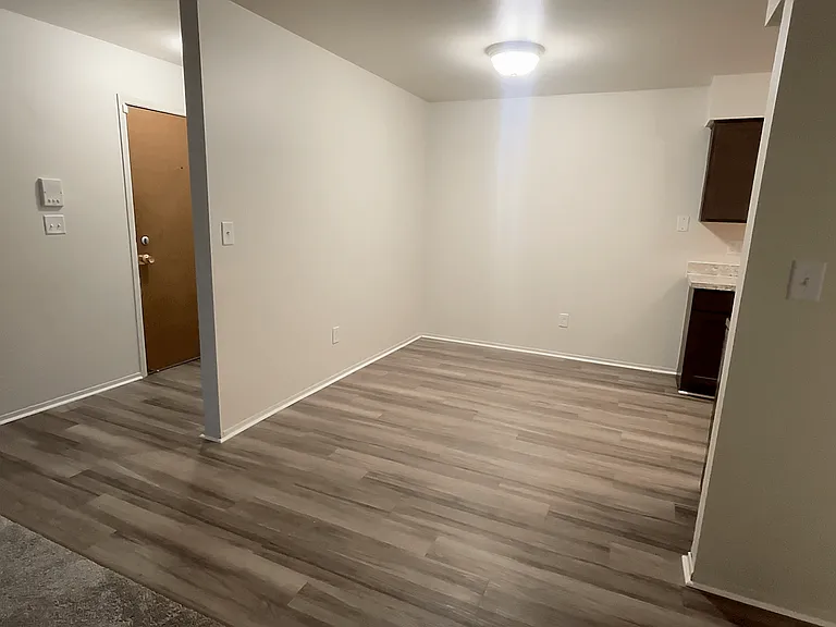 Eastwood Village Apartments — Photo 72