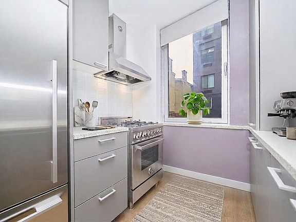 3rd image of 200 E 11th St APT 402