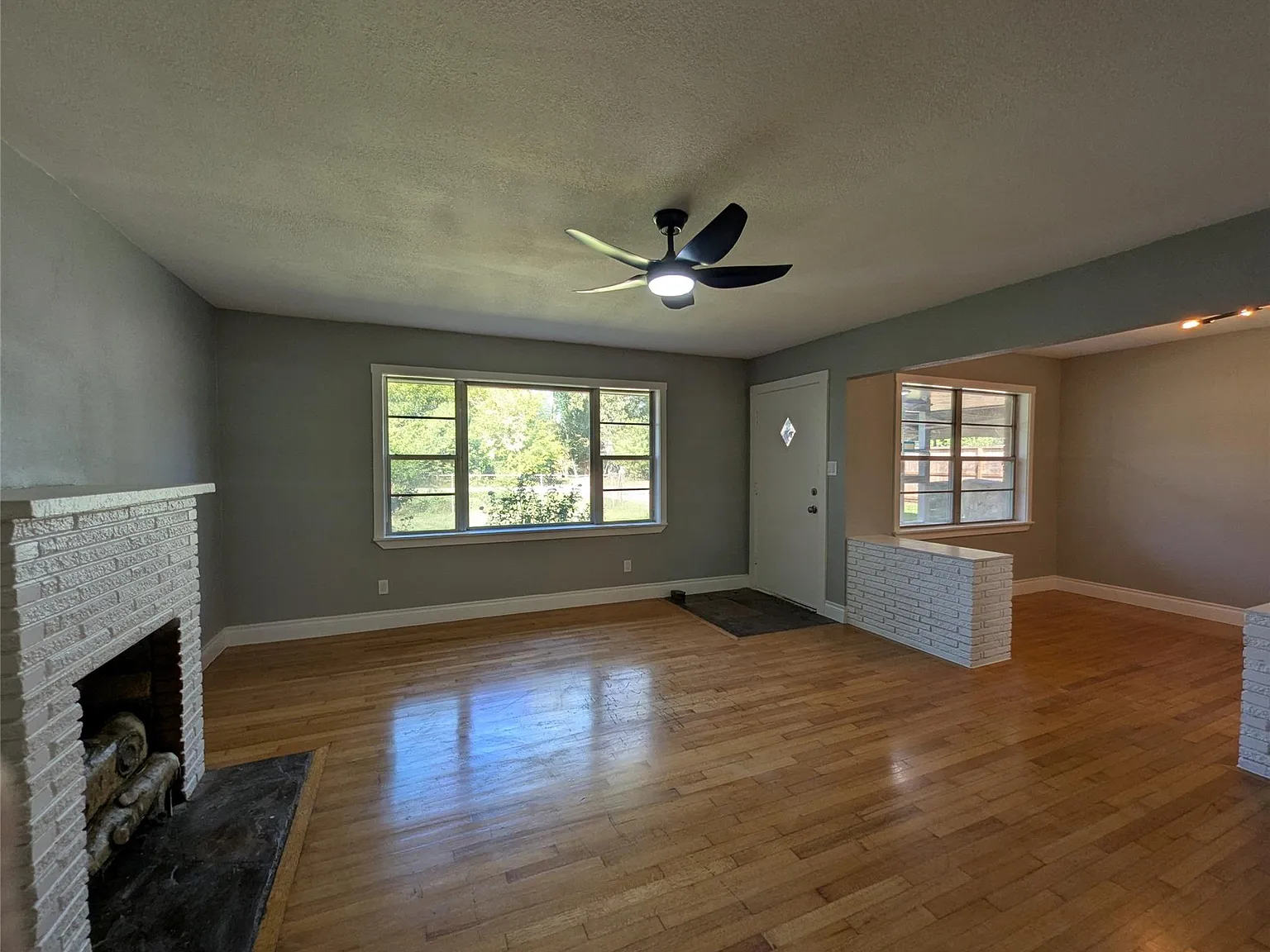 2 bed, 1.0 bath, 1346 sqft, $1,700 — Photo 4